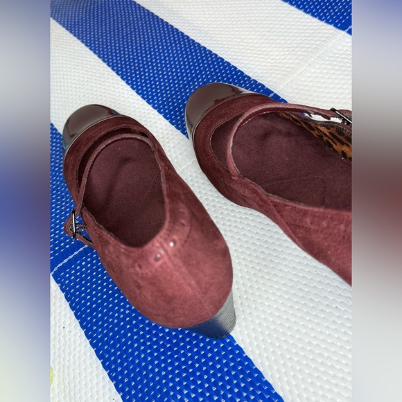🎉✨ CLARKS WOMEN’S SAPPHIRE VASE BURGUNDY SUEDE MARY JANE PUMPS HEELS SIZE 7.5 - Picture 10 of 16